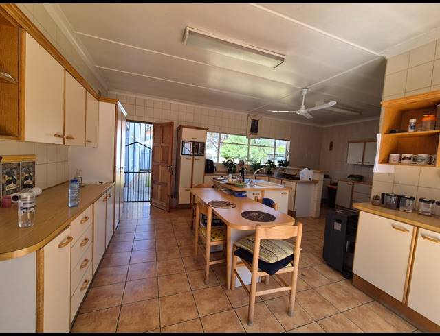 4 BEDROOM HOUSE FOR SALE IN BISHOPS BAY